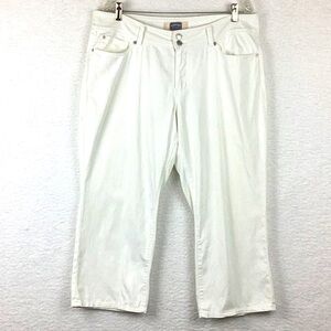 Levi’s Women’s White Cropped Jeans Size 14.